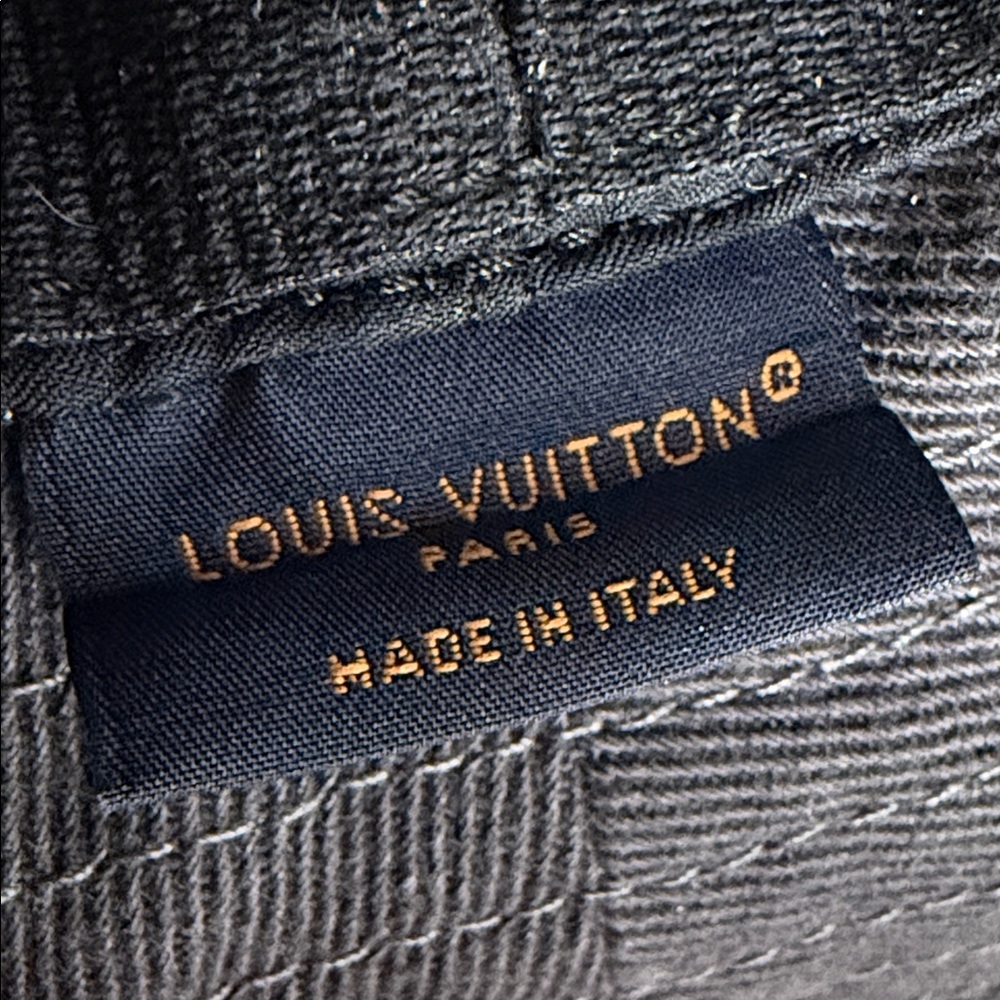 Louis Vuitton DENIM Monogram portrait Bucket Hat in Gray and Black medium - Picture 10 of 15